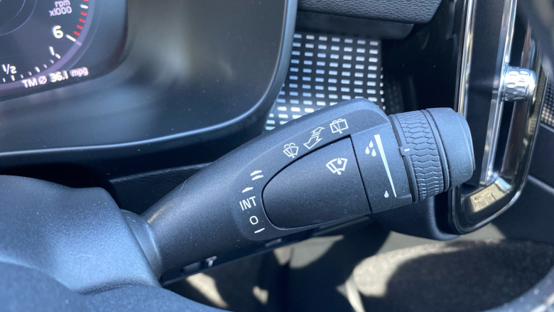 Volvo Xc40 2.0 D4 [190] R DESIGN Pro 5dr AWD Geartronic Diesel Estate